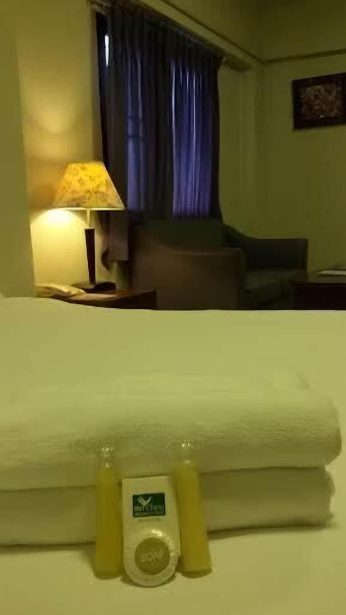The Canal Hotel Бангкок Экстерьер фото