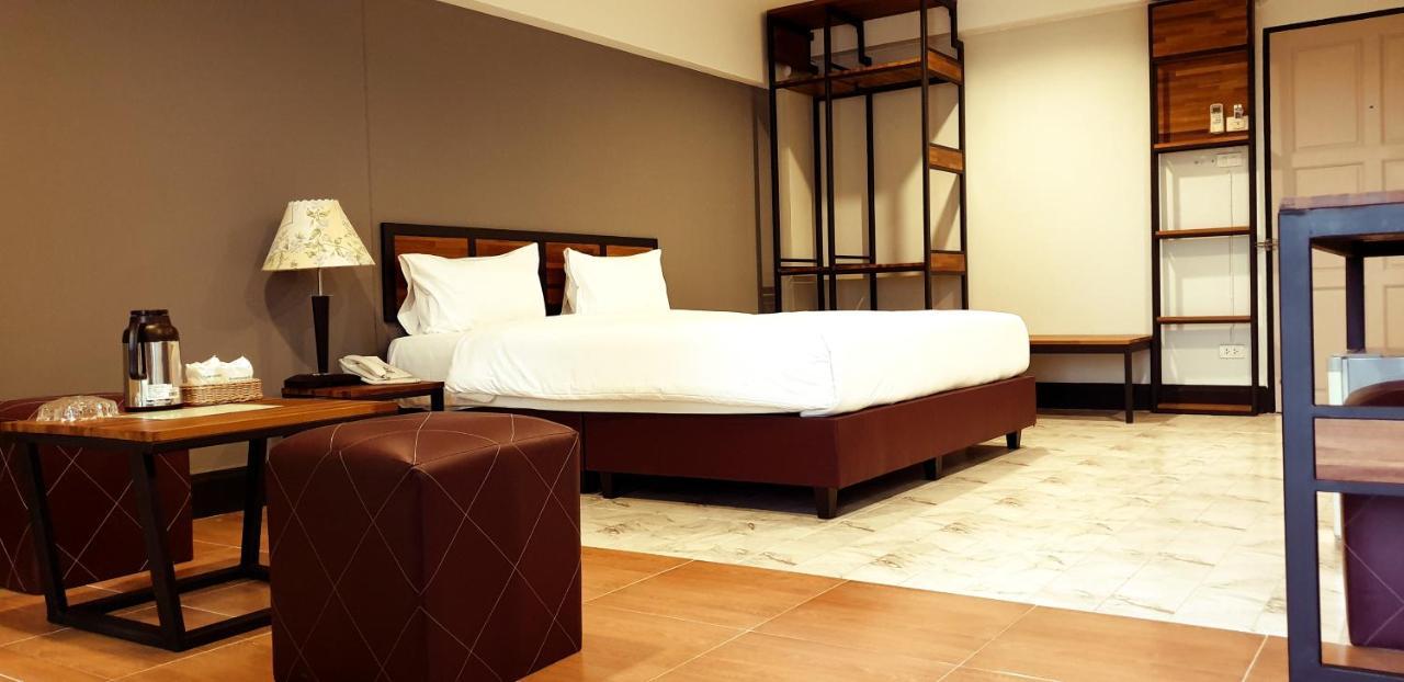 The Canal Hotel Бангкок Экстерьер фото