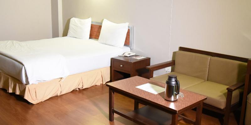 The Canal Hotel Бангкок Экстерьер фото